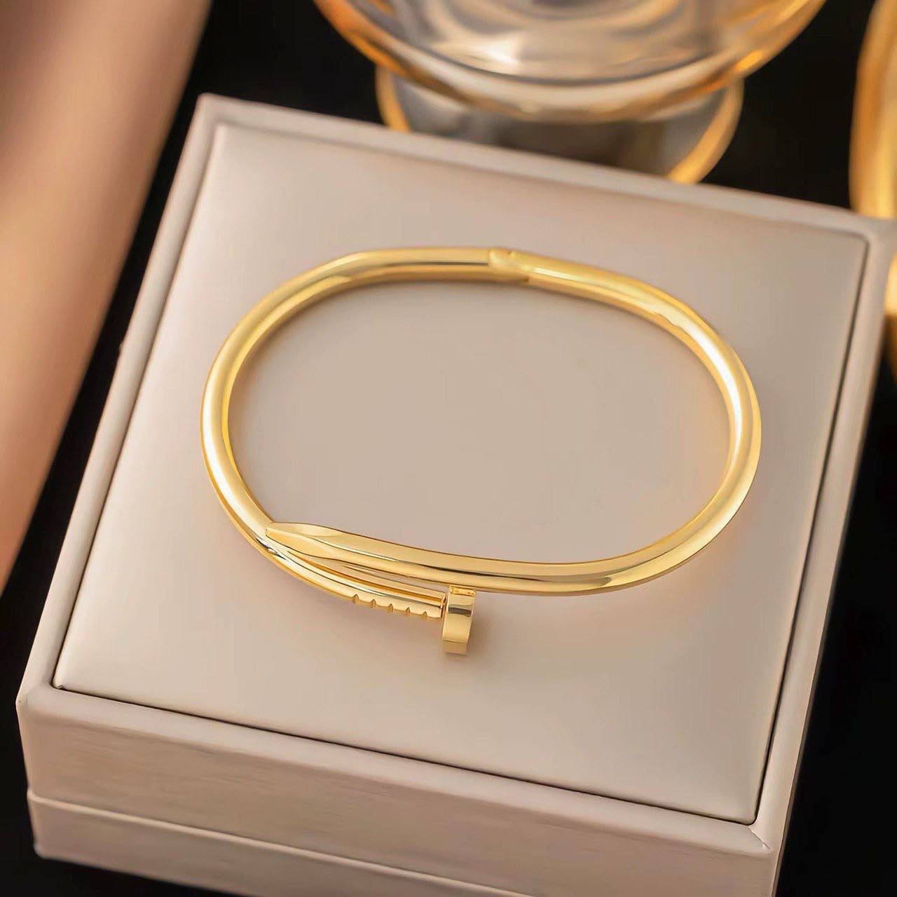 اسوره مسمار